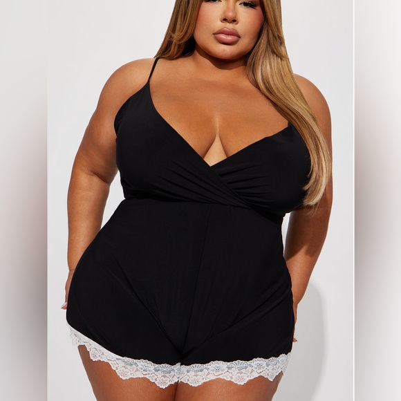 NWT Fashion Nova Plus Size Black Romper Jumper Trimmed with Lace 1X - Picture 2 of 8